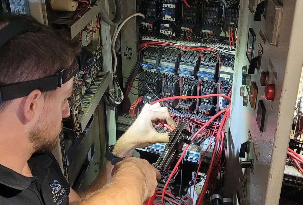 Maintenance, refit et adaptation des armoires et coffrets électriques