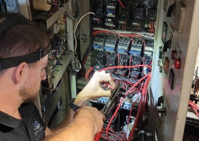 Maintenance, refit et adaptation des armoires et coffrets électriques
