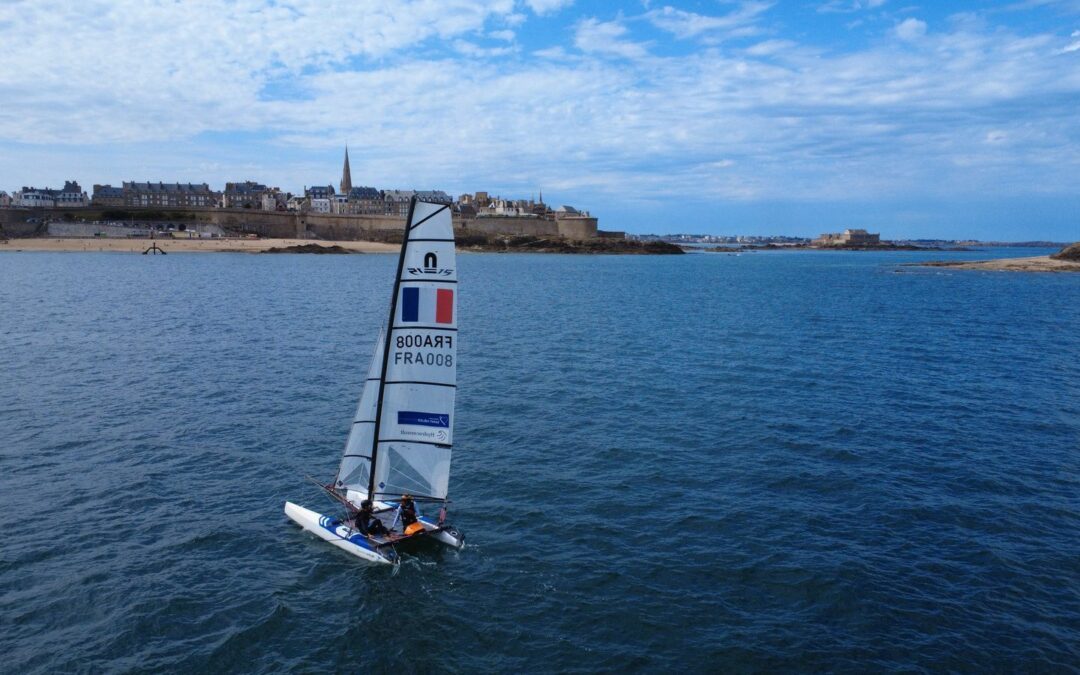 Nacra 15 à Saint-Malo : nous soutenons Léo Jolivet, notre ancien stagiaire